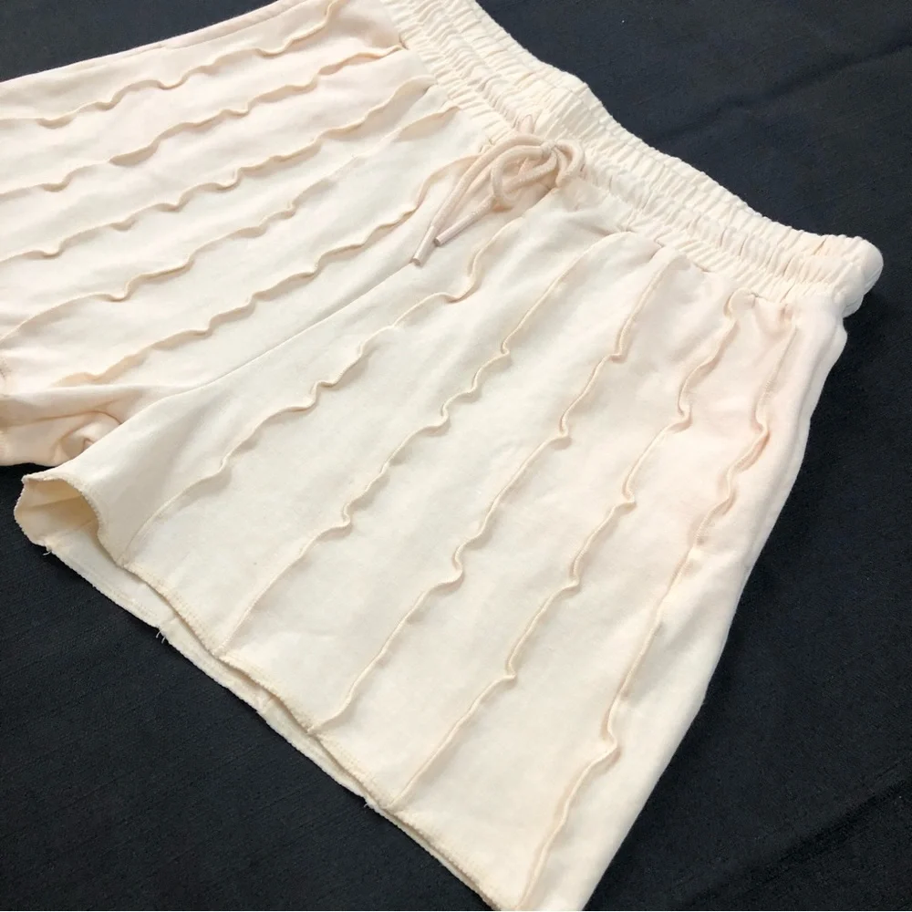 KYOYO l Light Cream Ruffle Shorts - Picture 5 of 13